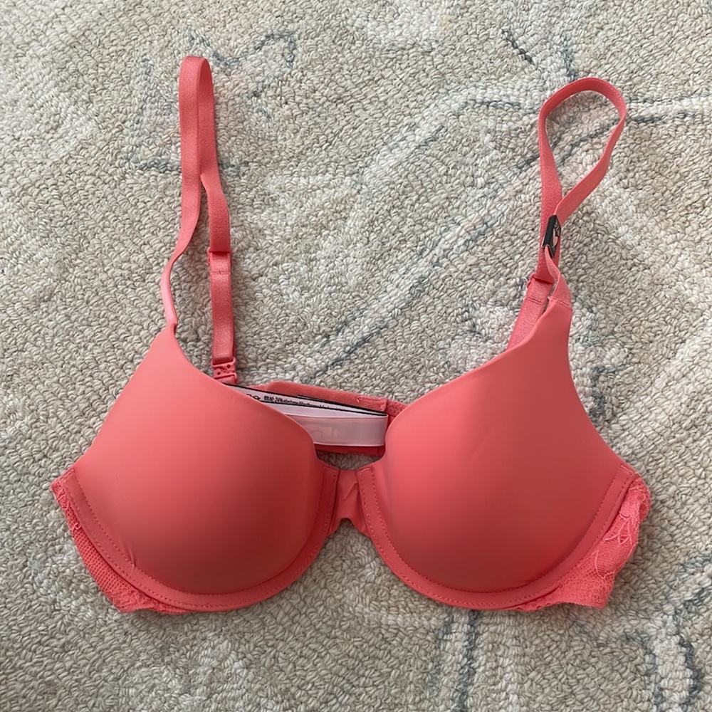 Victoria’s Secret Lightly Lined T shirt Demi bra size 32B